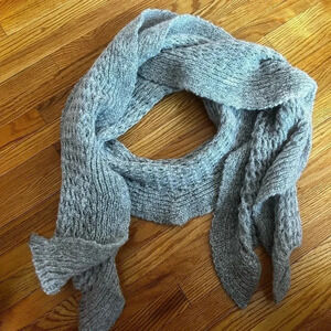 Soft grey scarf 🧣